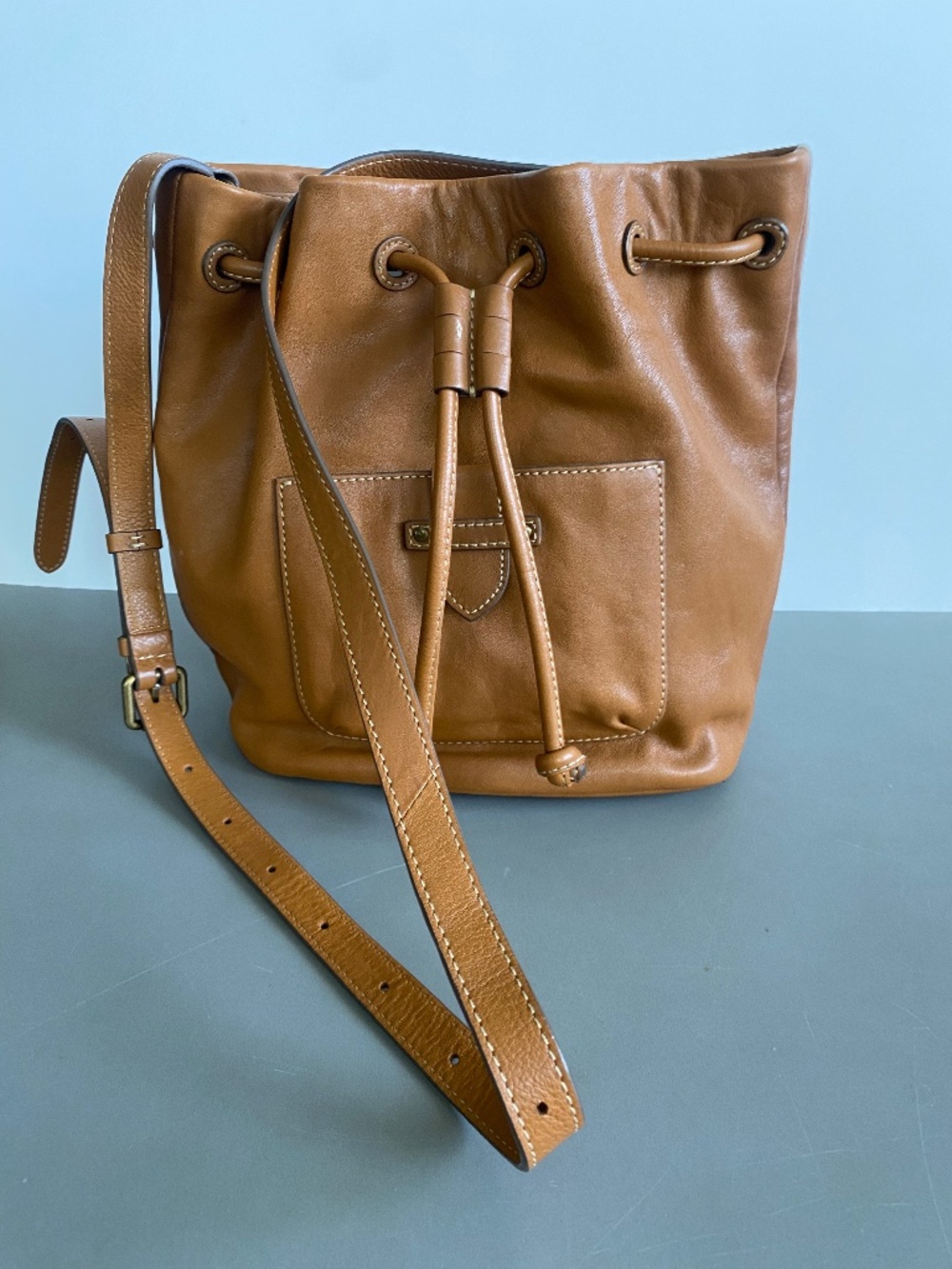 Frye Olivia Bucket Bag Drawstring Shoulder or Crossbody in tan  leather